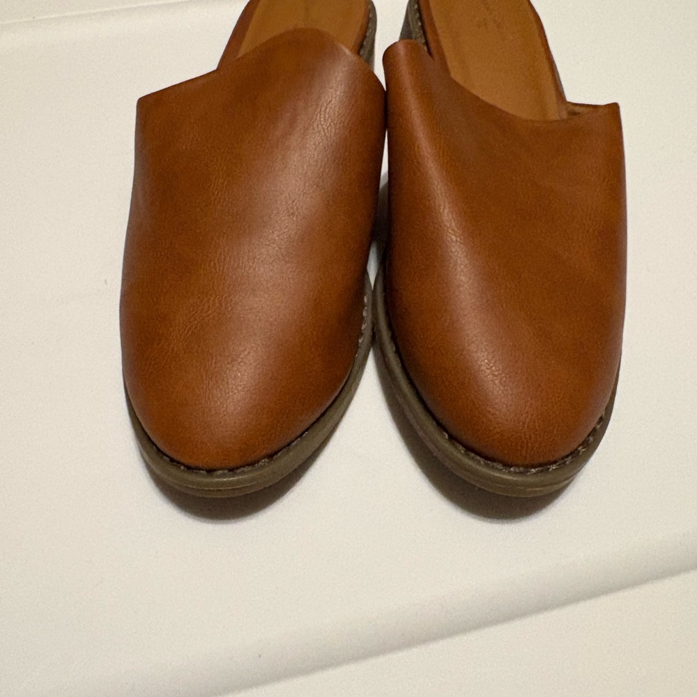 Universal Thread Women's Brown Slip-On Shoes